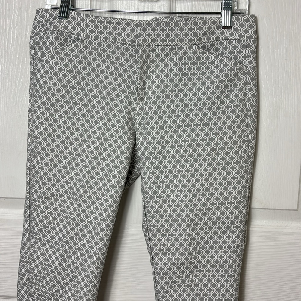 CROSBY Gray and White Patterned Cropped Ankle Pants size 6 Cotton stretch